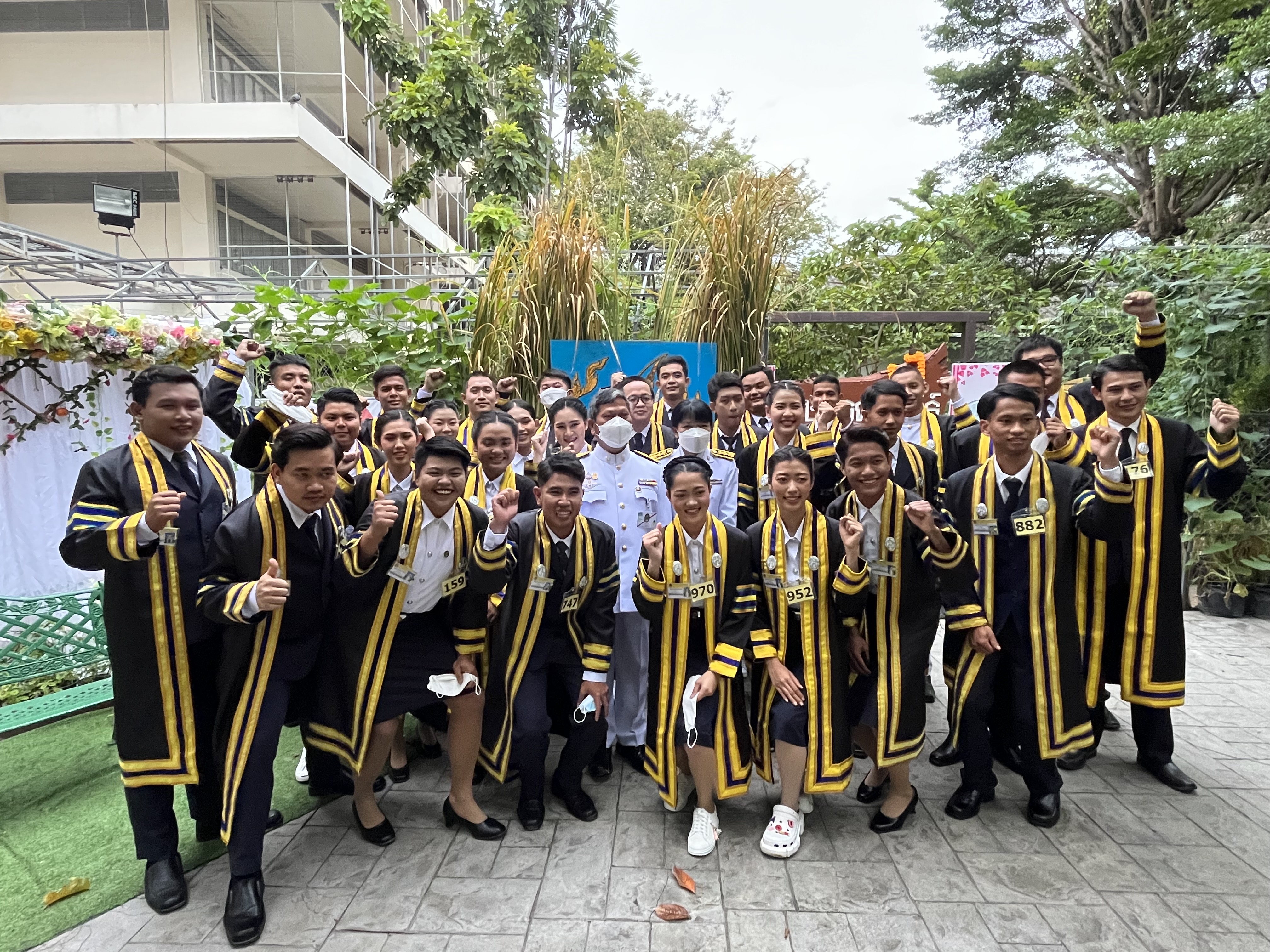 รูปศิษย์เก่า