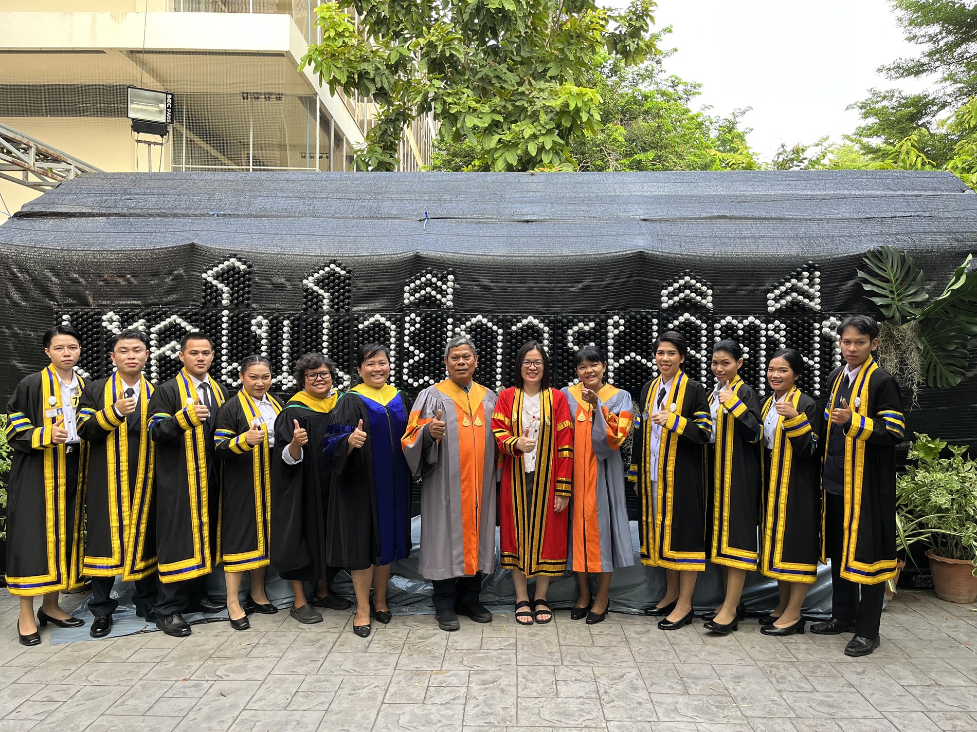 รูปศิษย์เก่า