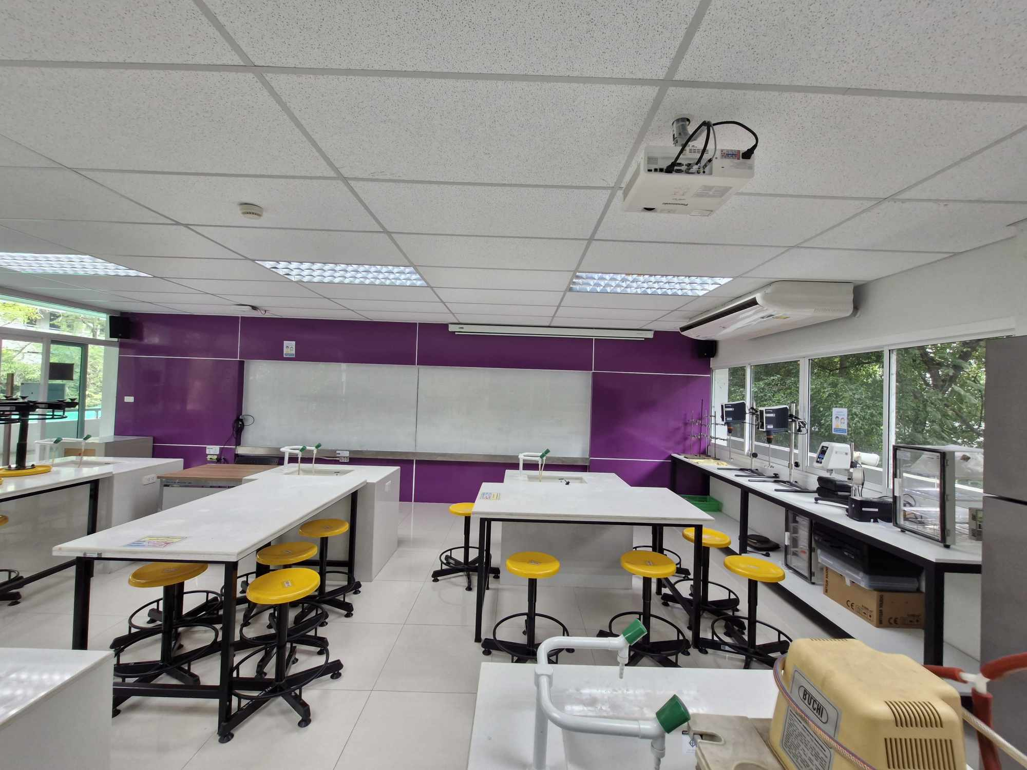 รูปห้องปฏิบัติการ