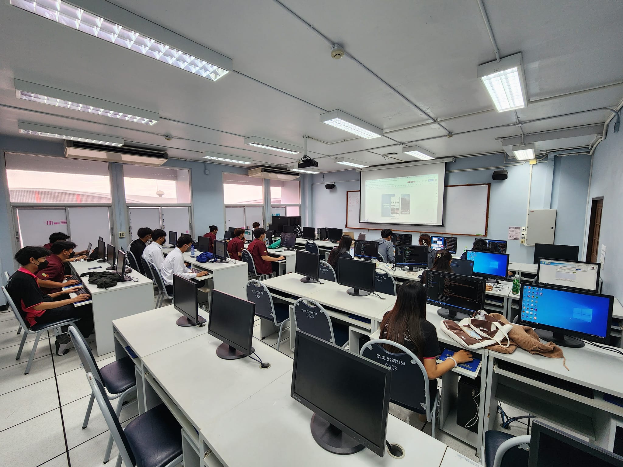 รูปห้องปฏิบัติการ