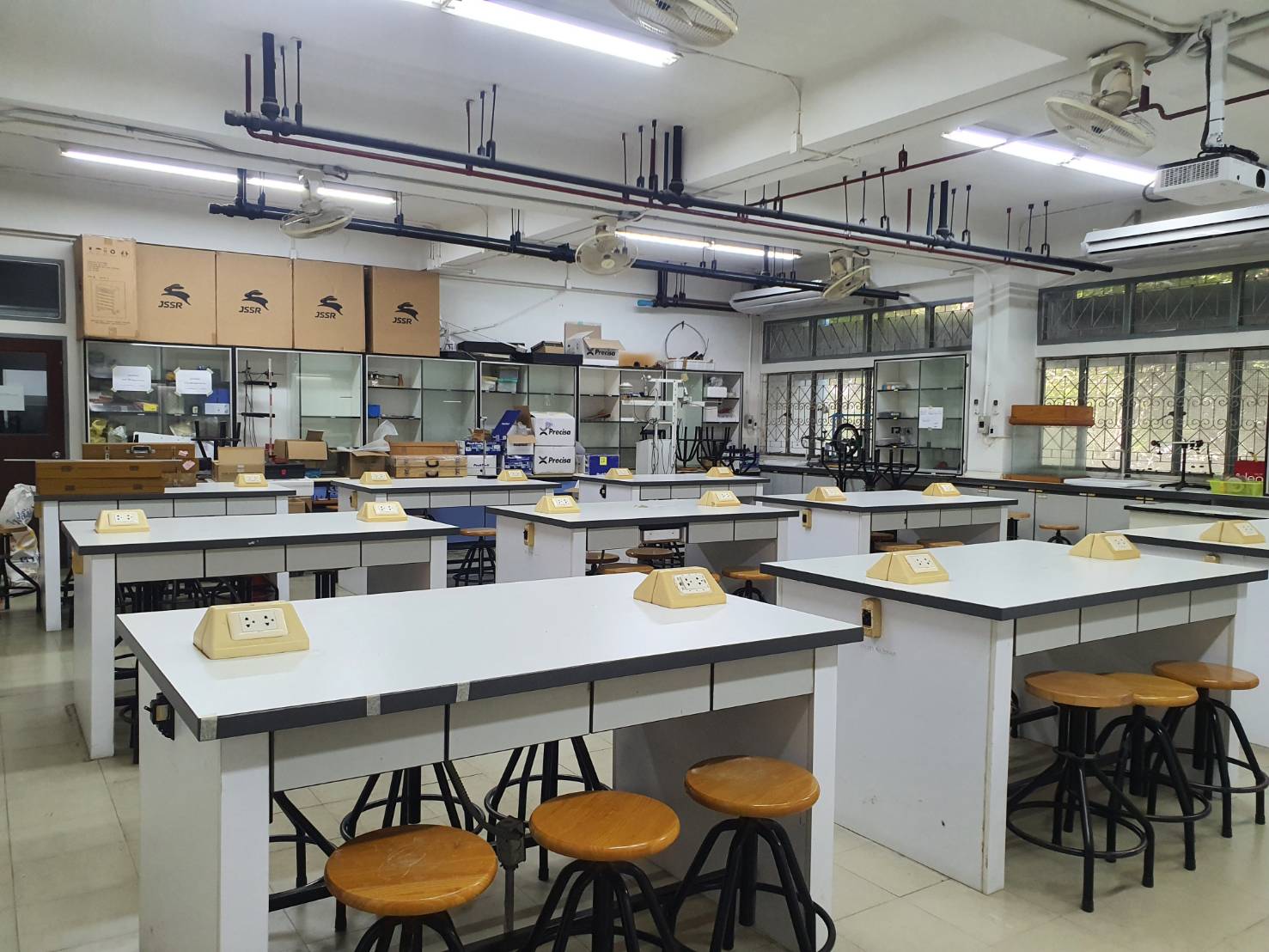 รูปห้องปฏิบัติการ