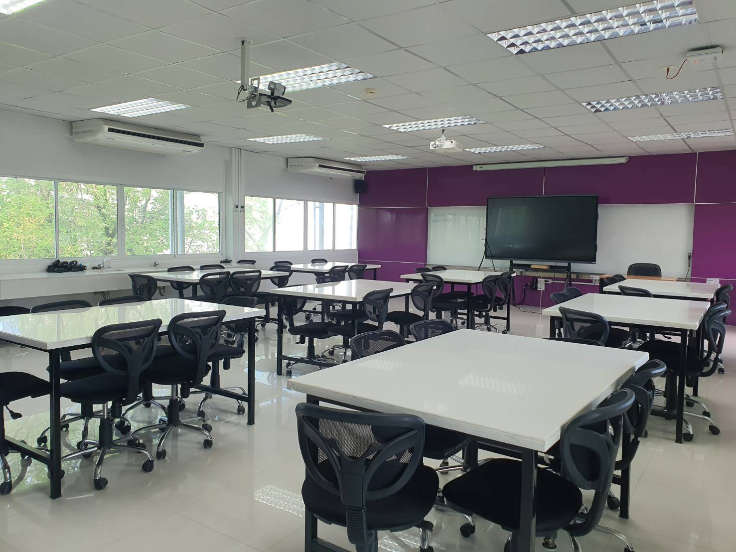 รูปห้องปฏิบัติการ