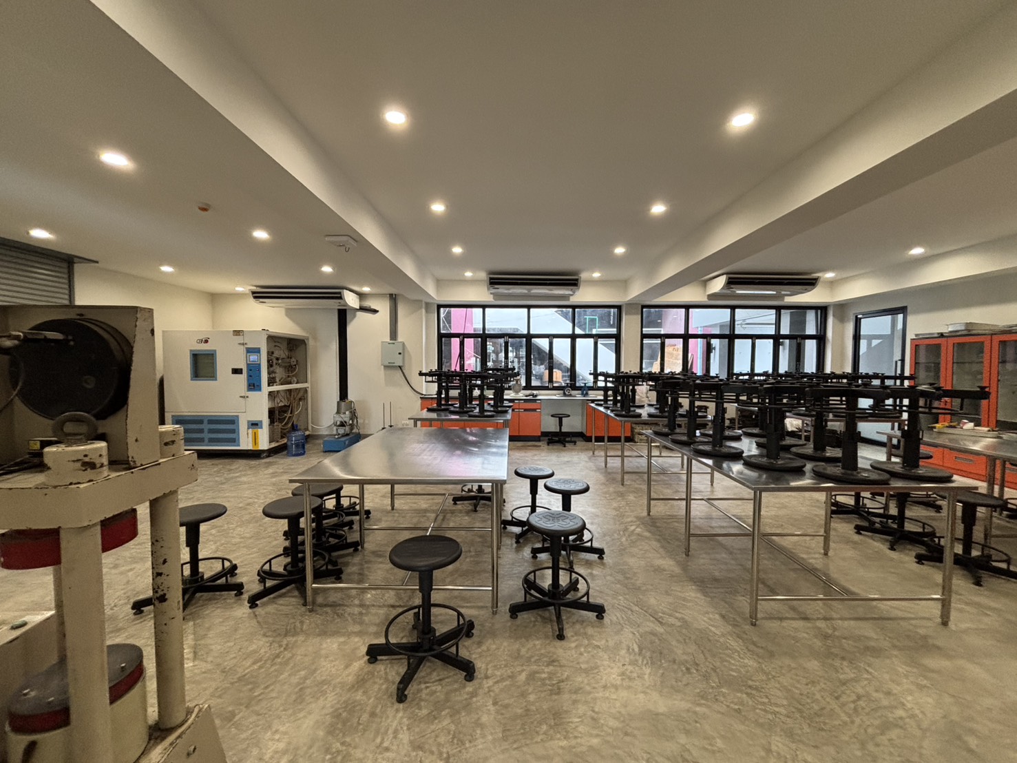 รูปห้องปฏิบัติการ