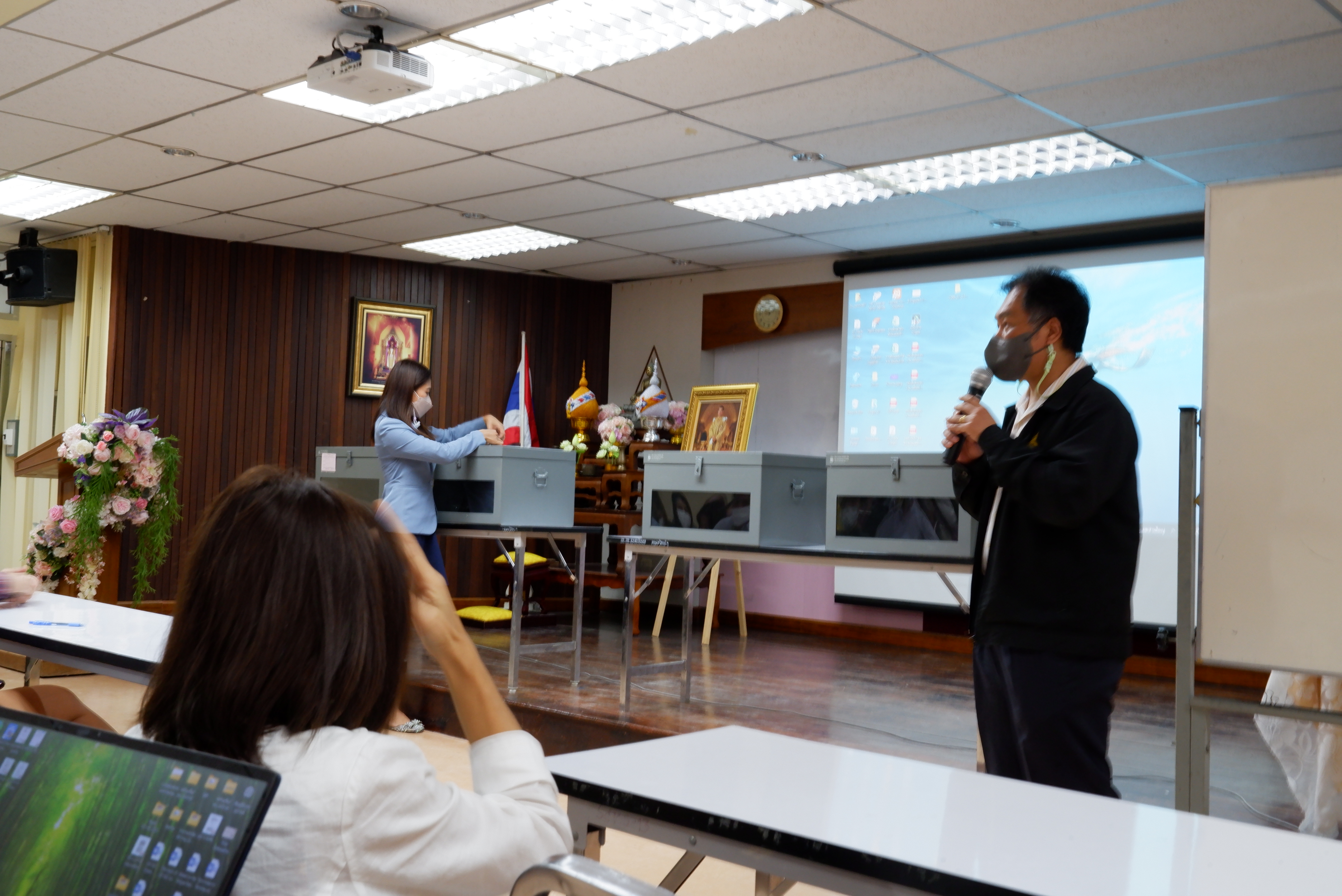 选举学术职务委员会和学术委员会