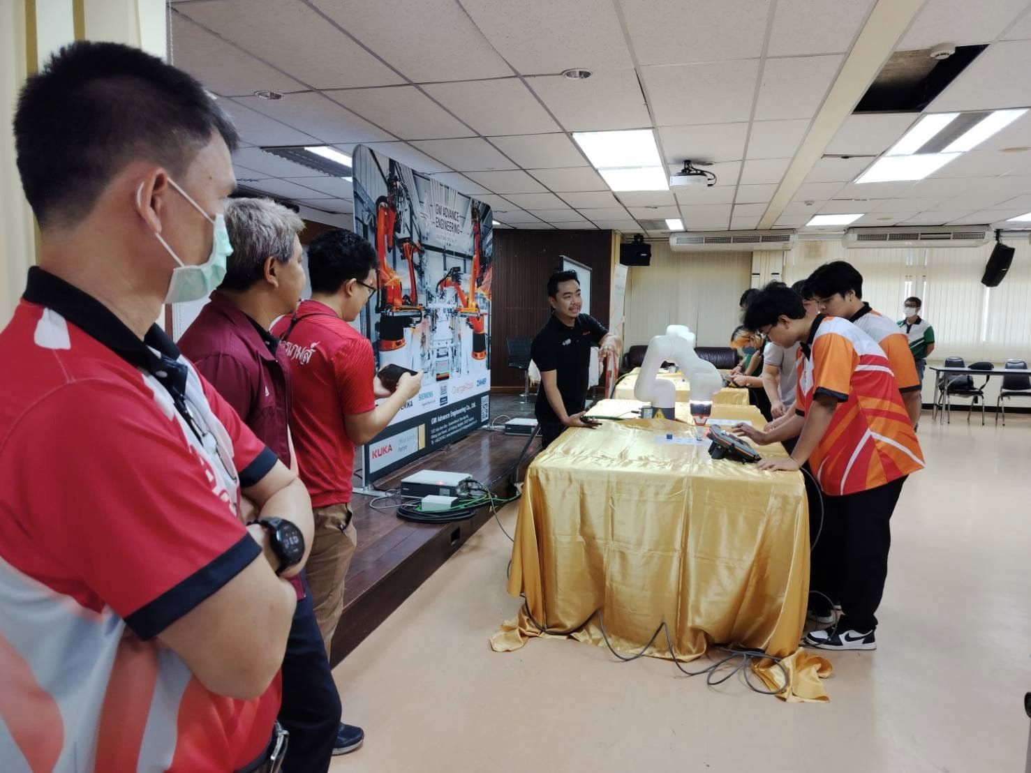 学术技能竞赛 （机械人）