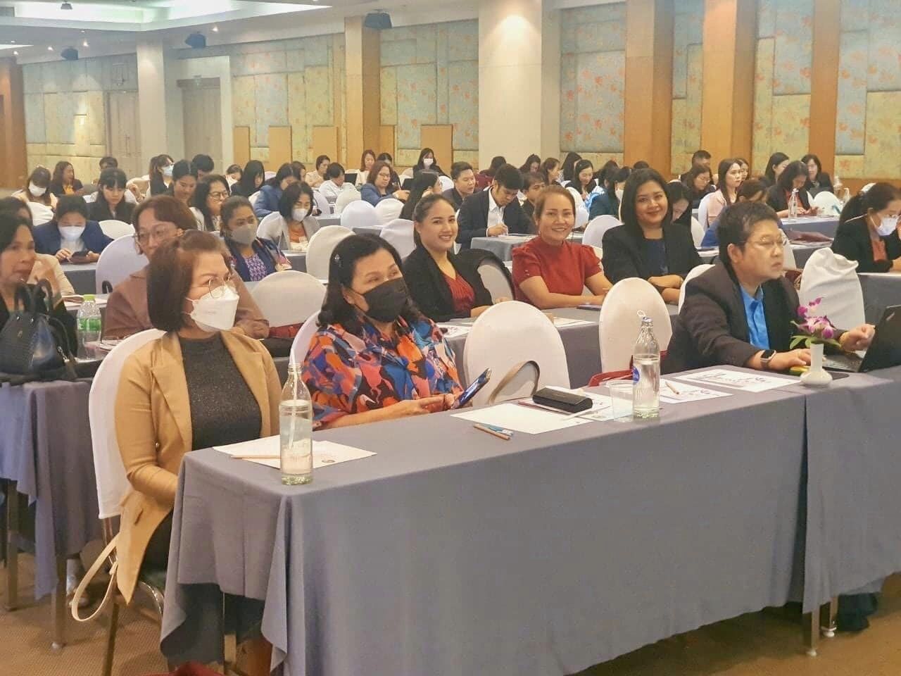 与佛统皇家大学建立学生招生中心的谅解备忘录 （MOU）第 4 名