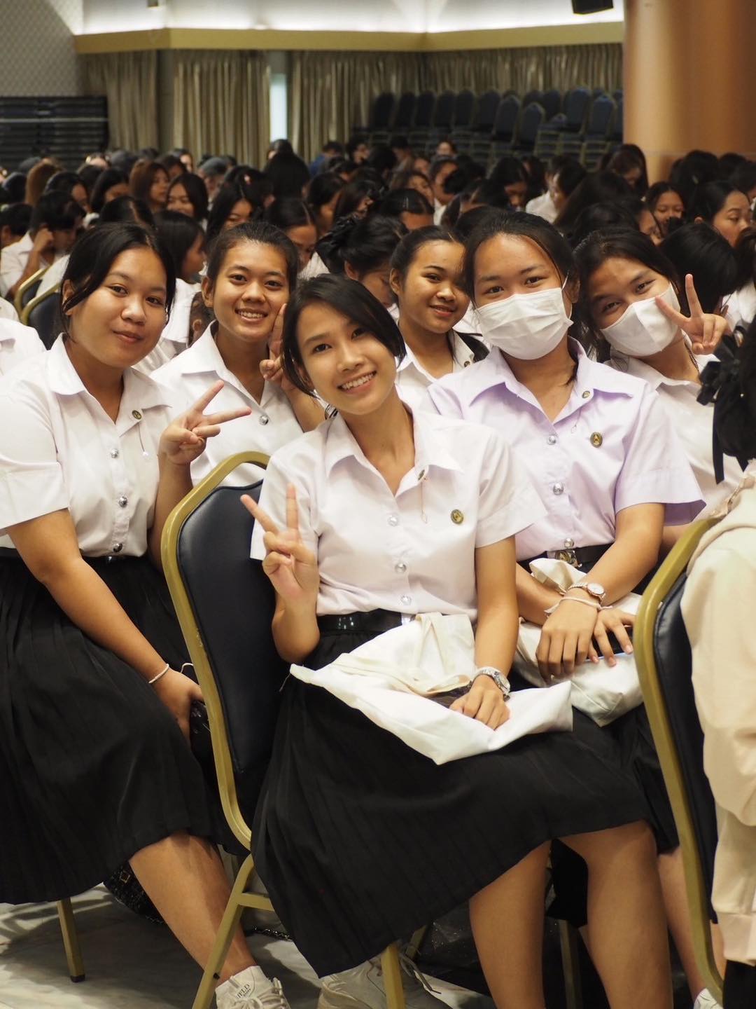 科学技术学院佛统皇家大学组织了学生迎新活动，并为 2024 年的入学做准备。