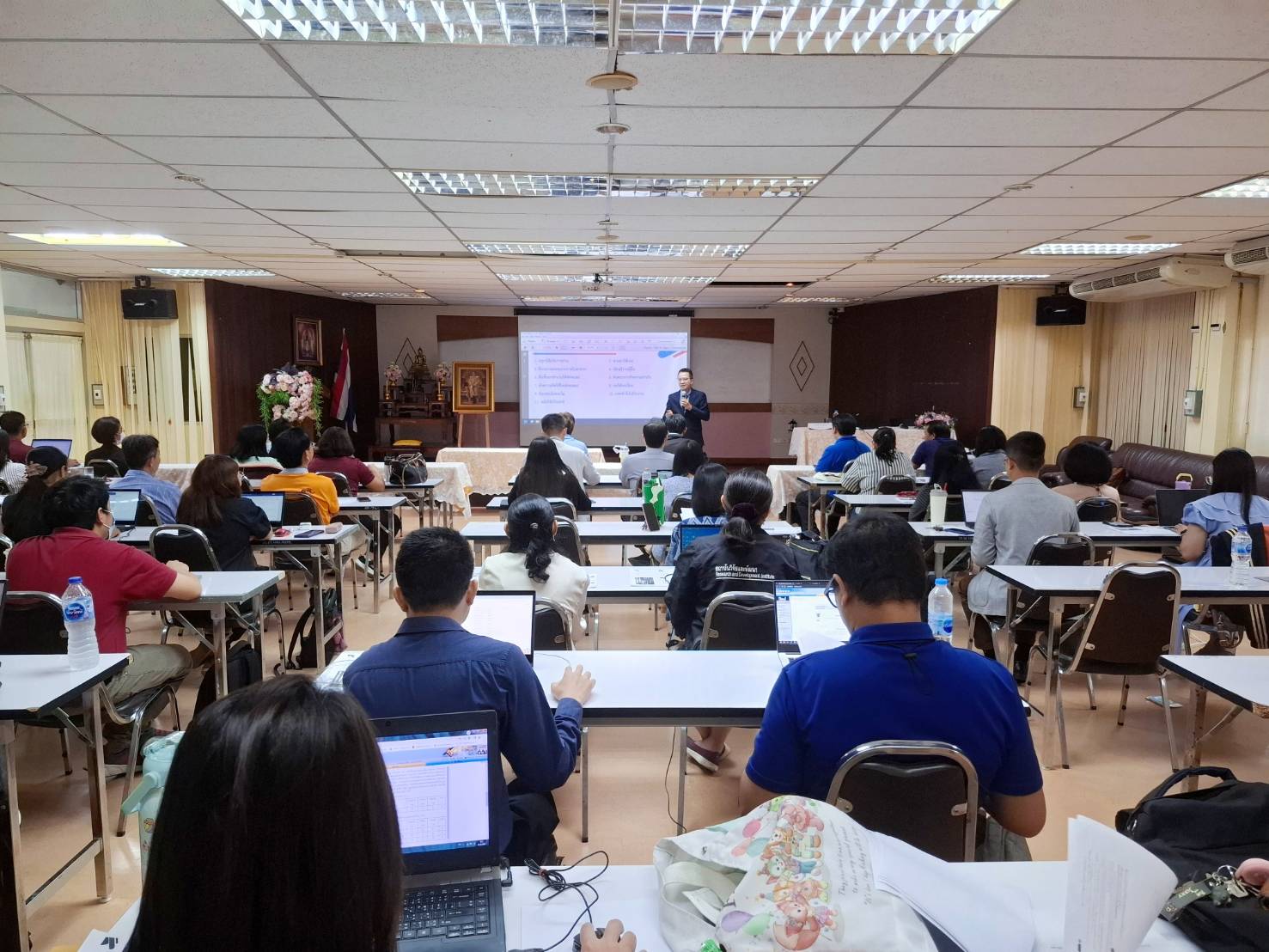 学术论文写作研讨会，以便获得学术职位