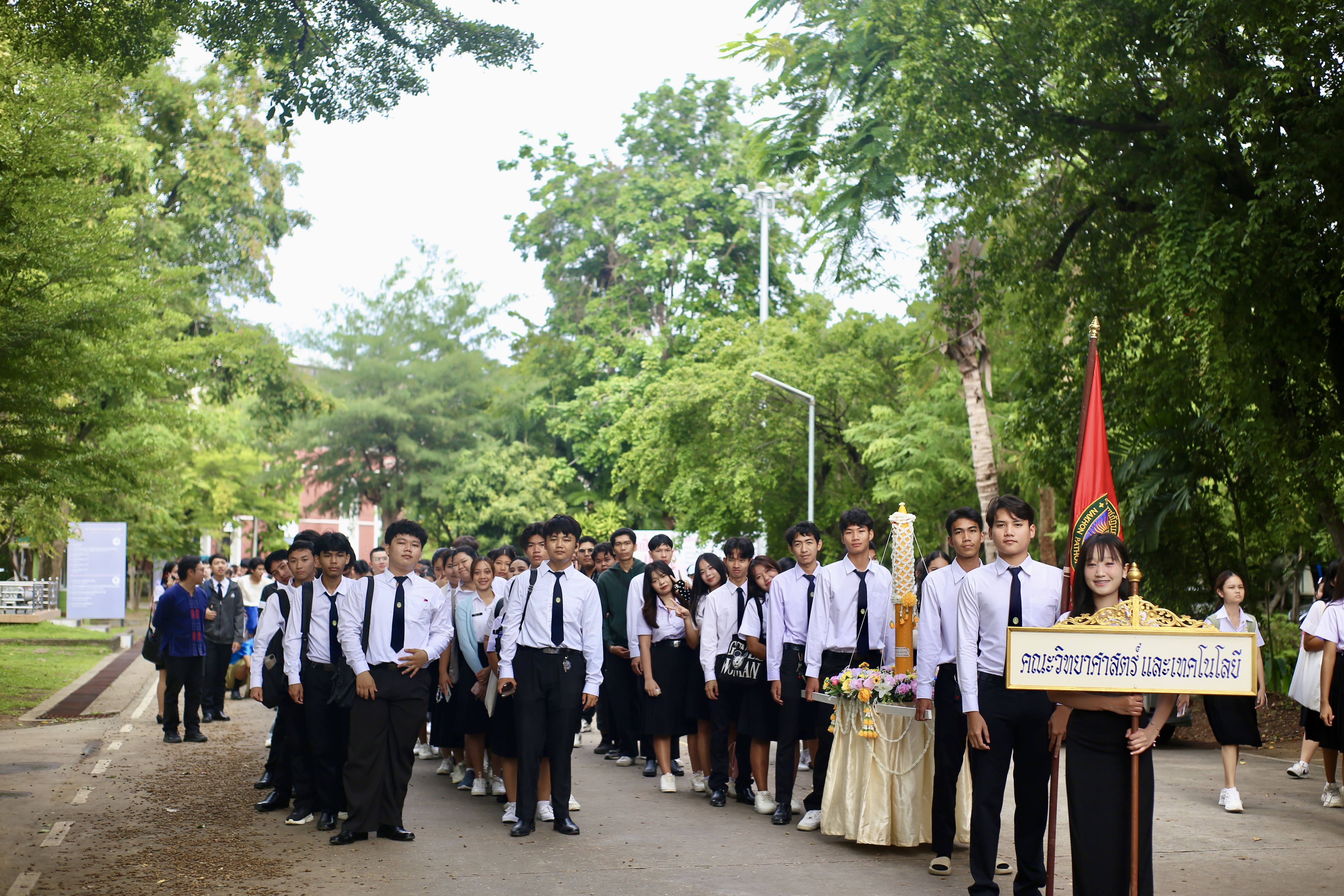 แห่เทียน และถวายเทียนจำนำพรรษา