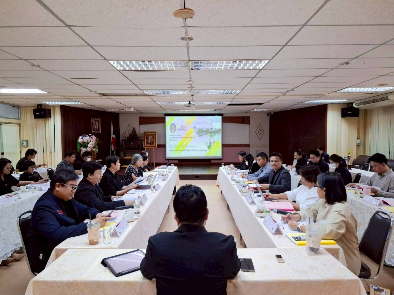 ประชุมคณะกรรมการบริหารคณะวิทยาศาสตร์และเทคโนโลยี  ครั้งที่ 10/2568 และการมอบเงินสนับสนุนทางการศึกษาแก่นักศึกษา